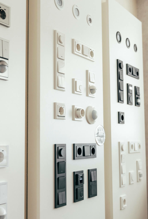 Steckdosen und Schalter im Showroom von Peter Bohl